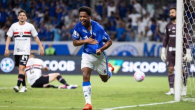 São Paulo jogando contra o Cruzeiro no Mineirão