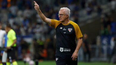 Dorival Júnior em ação como treinador do São Paulo
