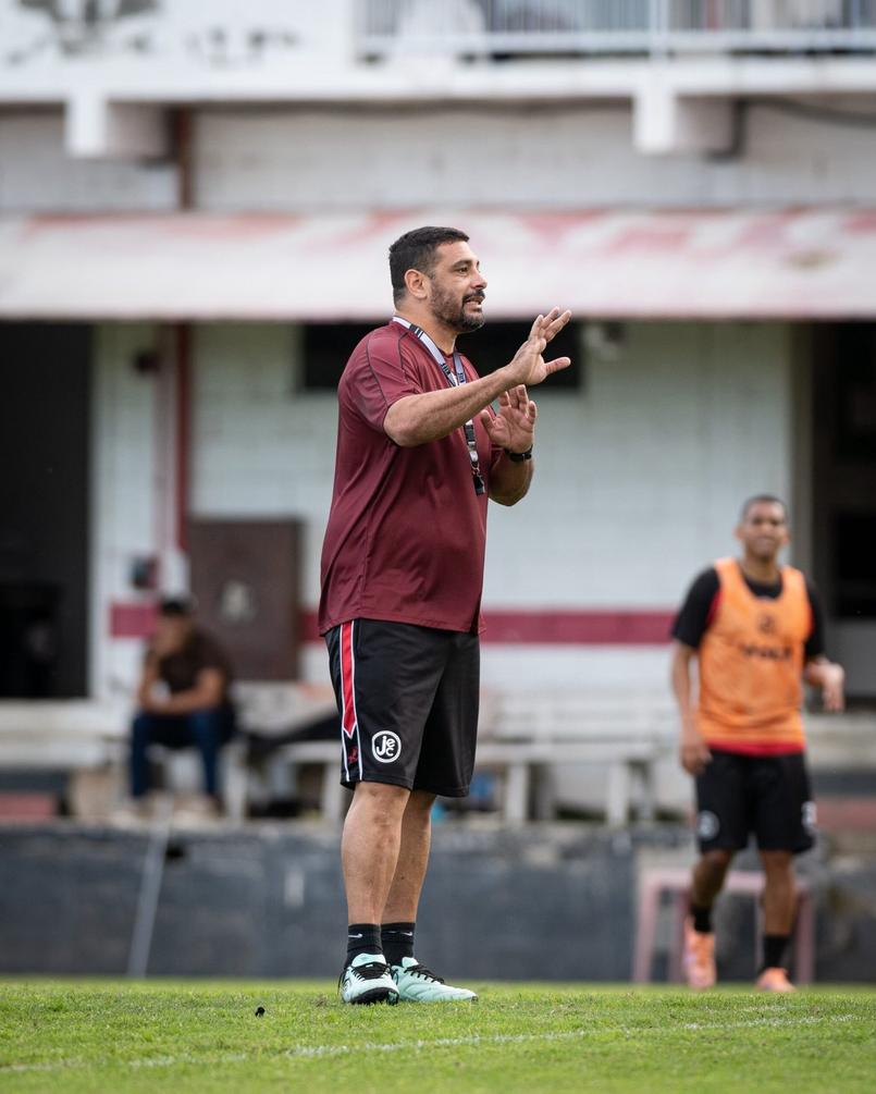 Diego Souza em ação no futebol