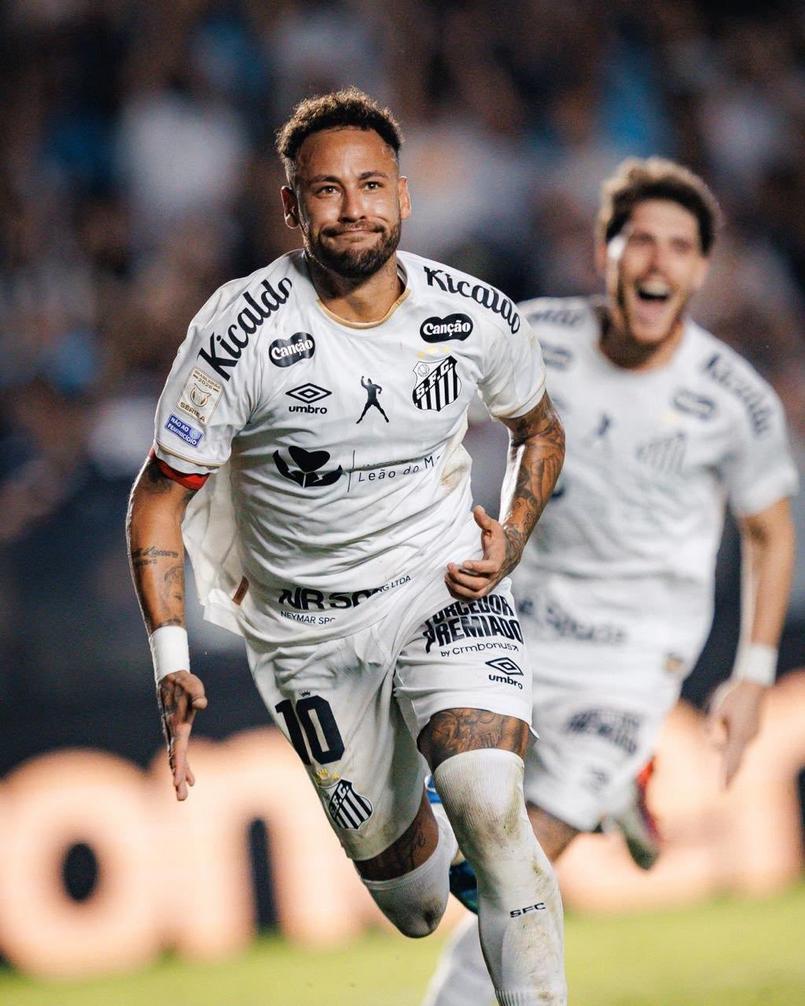 Neymar em ação durante o jogo Santos x Flamengo
