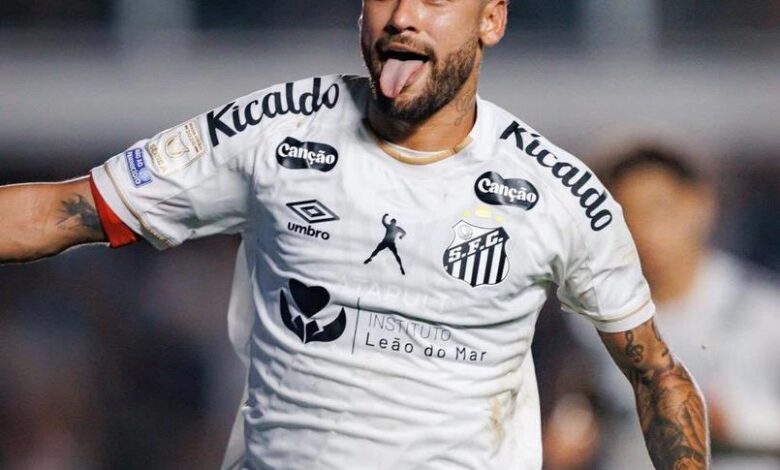 Neymar comemorando gol pelo Santos