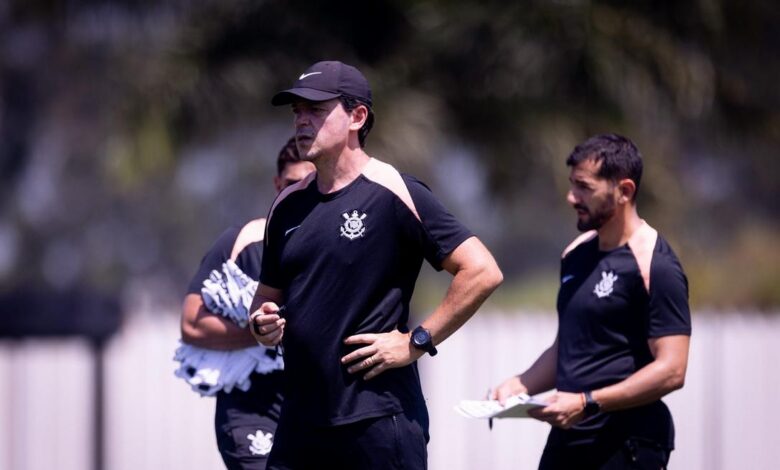 Corinthians consulta novos técnicos
