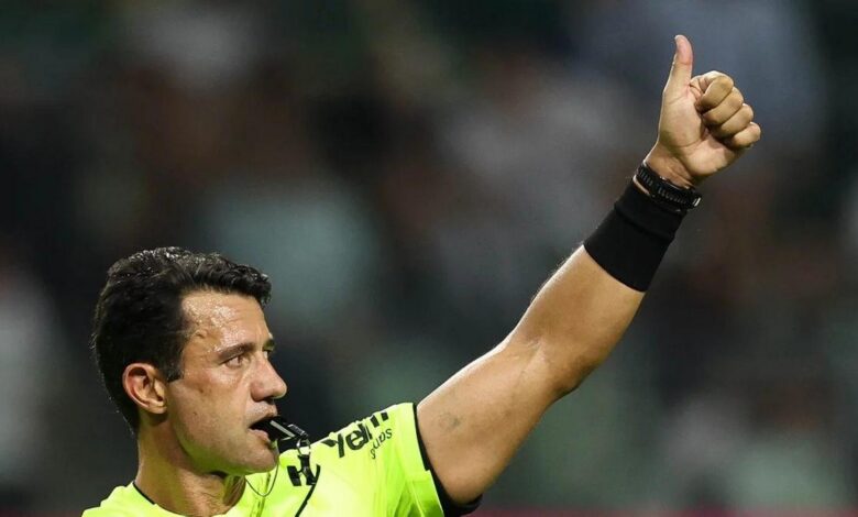 Arbitragem do jogo entre São Paulo e Vitória