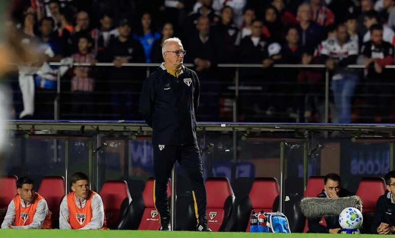Dorival Júnior durante coletiva de imprensa