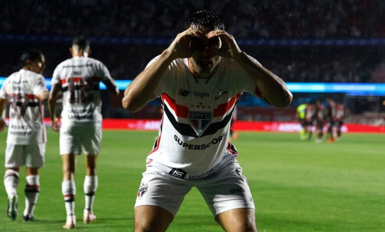 Calleri em ação pelo São Paulo
