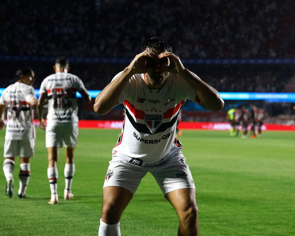 Calleri em ação pelo São Paulo