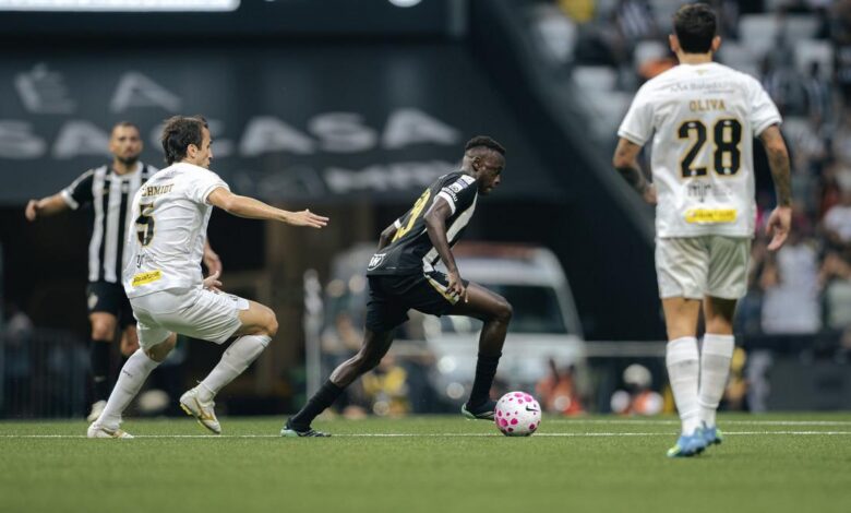 Partida entre Santos e Atlético-MG na Arena MRV.