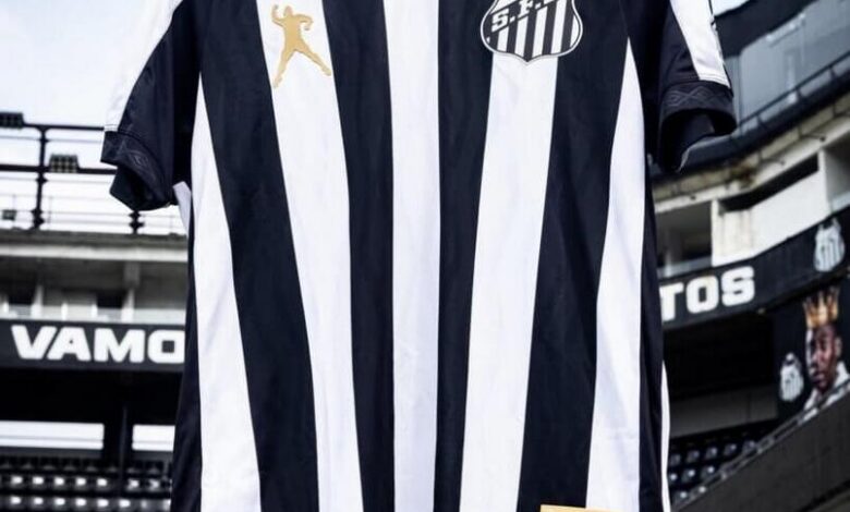 Camisas do Santos em homenagem a Pelé