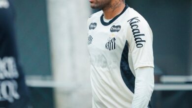 Neymar treinando com o Santos no CT Rei Pelé