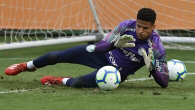 Goleiro Mateusão durante treinamento