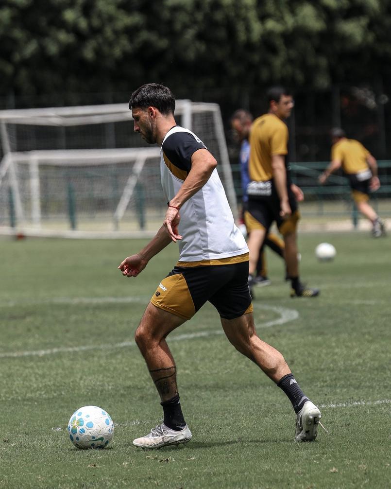 Jogadores do São Paulo treinando