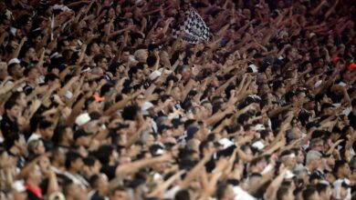Torcedores do Corinthians protestam
