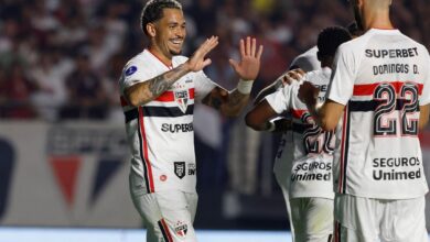 Jogadores Calleri e Luciano do São Paulo durante treinamento