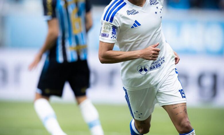 Jogadores do Cruzeiro comemorando gol