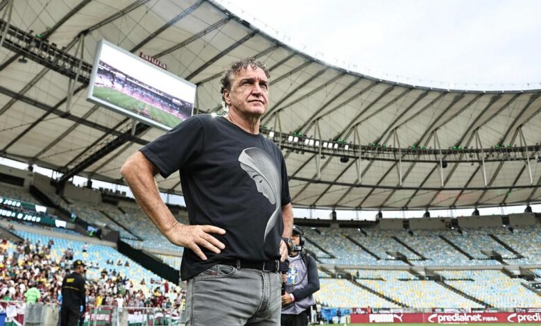Cuca e Neymar durante partida