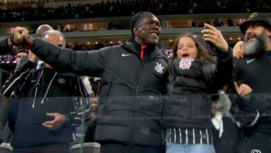 Seedorf na arquibancada do estádio