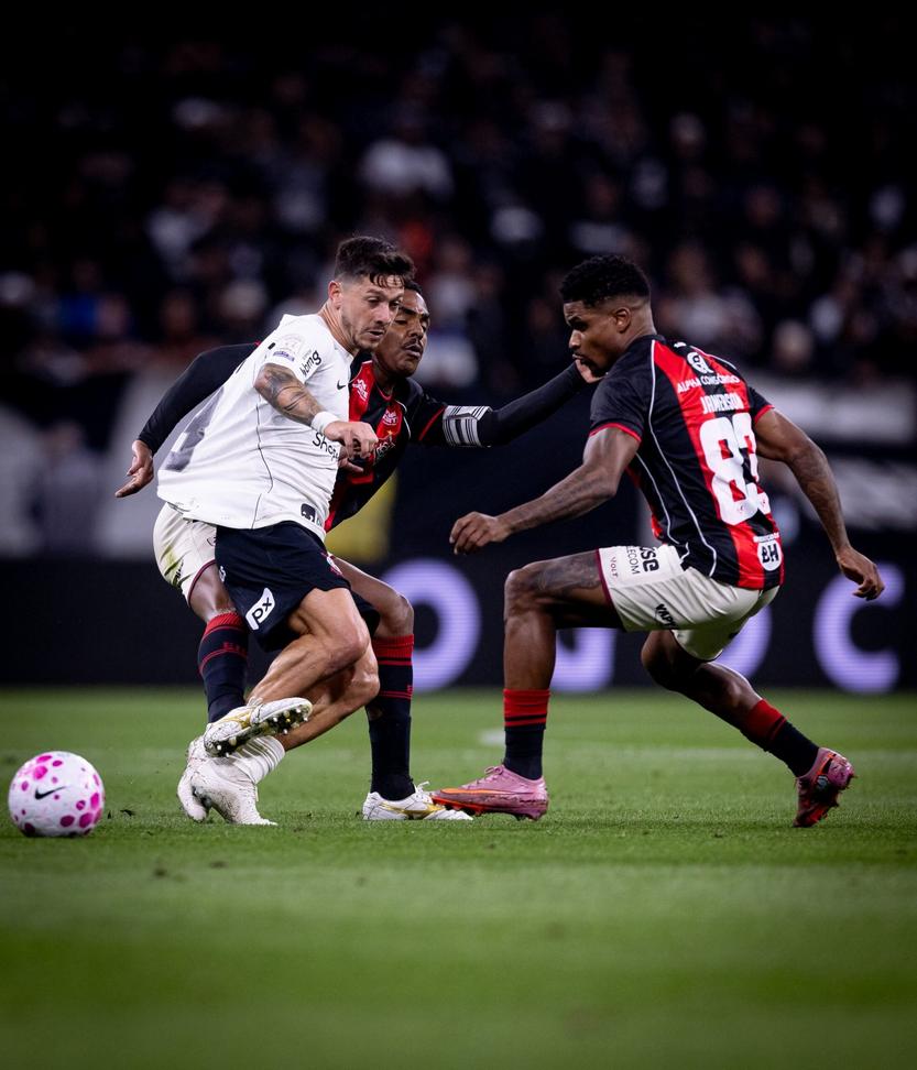 Corinthians em campo durante o jogo