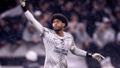 Hugo Souza em ação pelo Corinthians