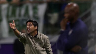 Abel Ferreira durante a entrevista