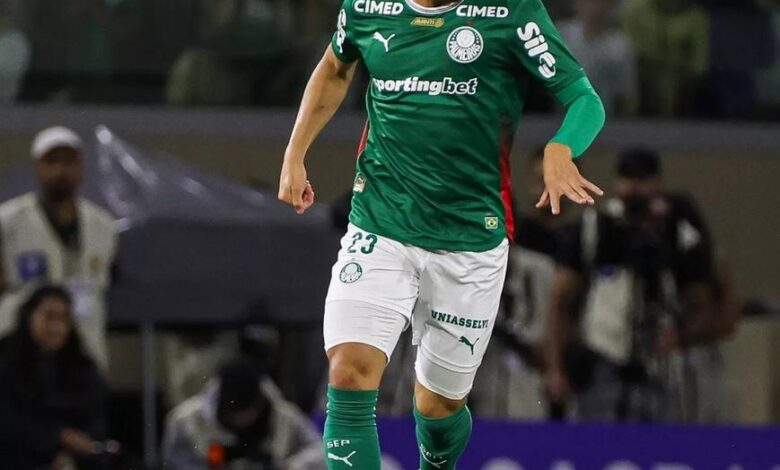 Raphael Veiga em ação pelo Palmeiras