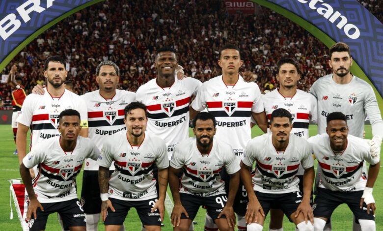 Jogadores do São Paulo em ação