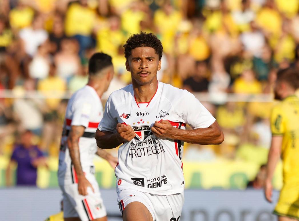 Jogadores em ação durante São Paulo x Mirassol