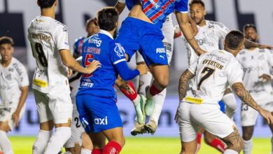 Jogadores do Santos em campo durante a partida