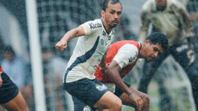 Jogadores do Santos em treino antes do clássico