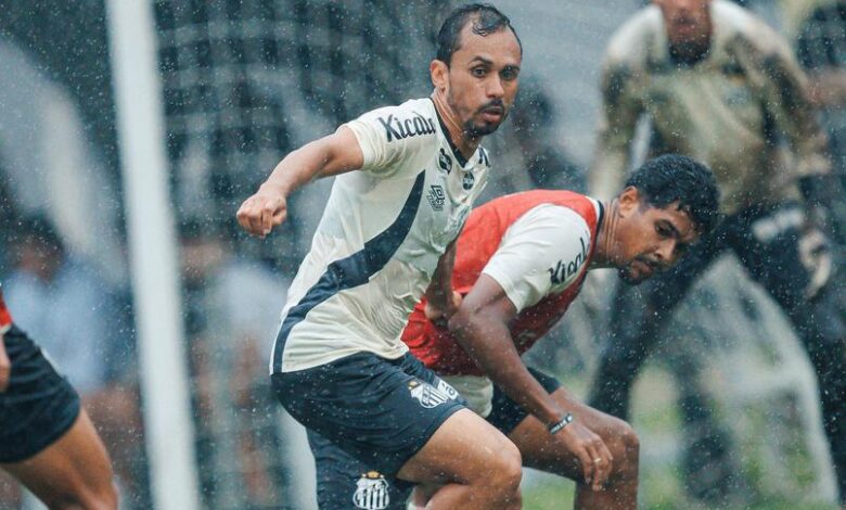 Jogadores do Santos em treino antes do clássico