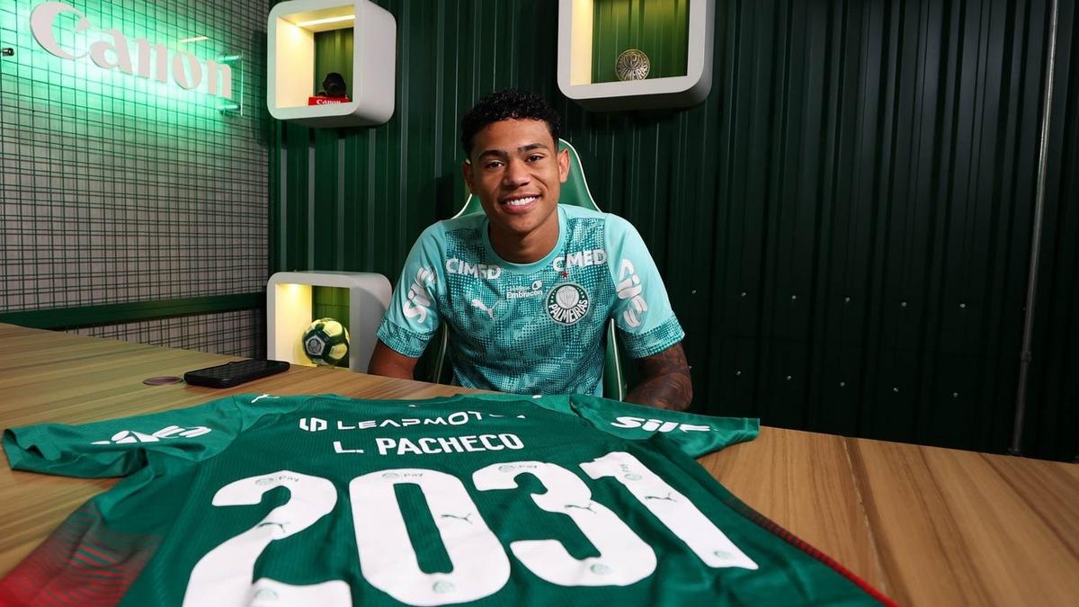 Luis Pacheco em ação pelo Palmeiras
