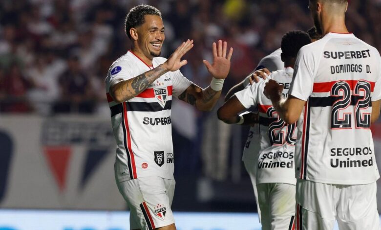 Uniforme do São Paulo com a marca Superscore