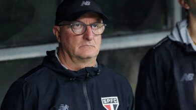 Dorival Júnior durante coletiva