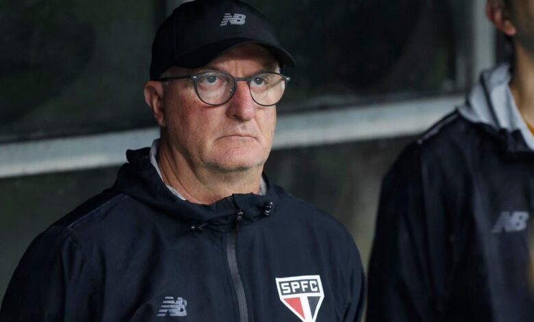 Dorival Júnior durante coletiva