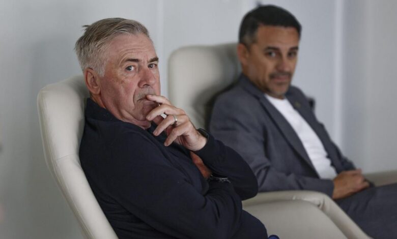 Ancelotti durante coletiva de convocação