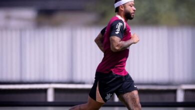 Memphis Depay em ação pelo Corinthians