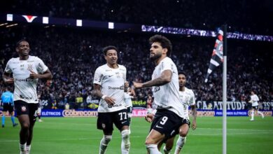 Torcida do Corinthians comemora vitória