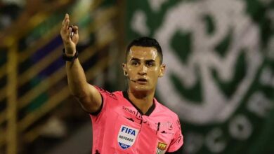 Técnico Rafael Guanaes em coletiva