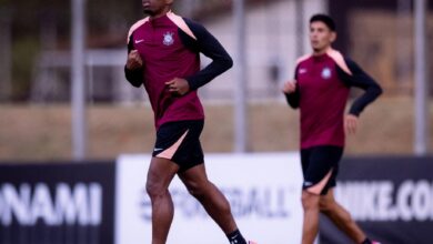 Jogador André em campo