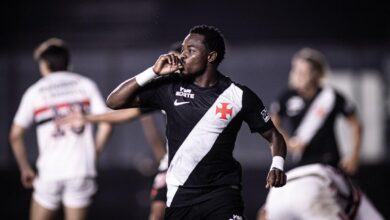 Andrés Gómez em ação pelo Vasco