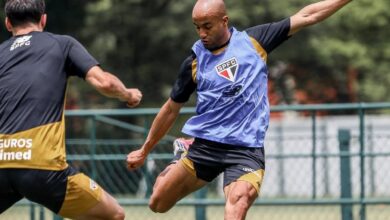 jogadores do São Paulo treinando
