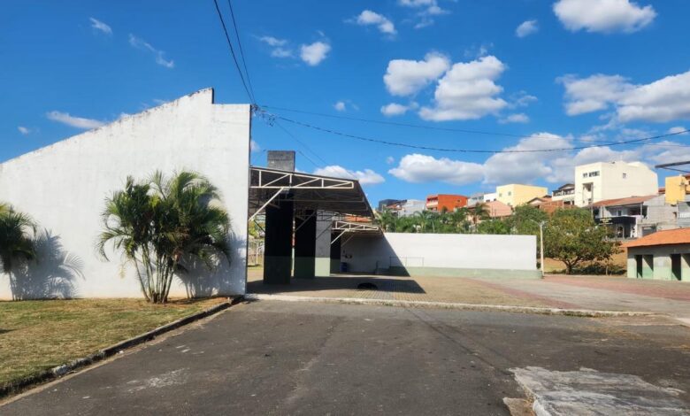 Praça da Juventude Pastor Alessandro Monare no DIC 5 recebendo sessões de cinema itinerante