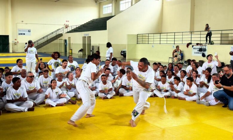 Centro de Especialidades em Artes Marciais Eliel Gomes recebe 150 pessoas na entrega dos novos cordões da capoeira