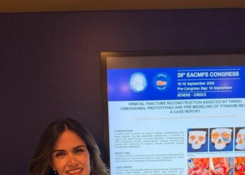 Cirurgiã-dentista Juliana Zuim durante congresso e Vinicius Vieira apresenta caso de trauma facial