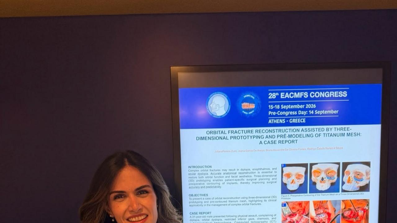 Cirurgiã-dentista Juliana Zuim durante congresso e Vinicius Vieira apresenta caso de trauma facial