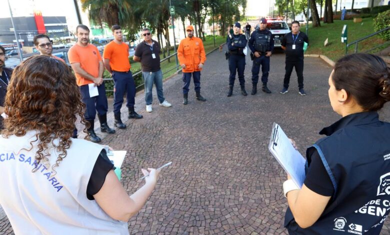 Equipe do Grupo de Resposta Unificada em vistoria para eliminar criadouros do Aedes aegypti com apoio de drone