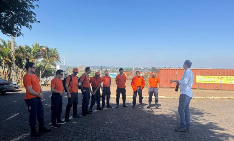 Participantes em visita técnica ao Centro de Recursos Meteorológicos e capacitações com profissionais da Saúde e Defesa Civil
