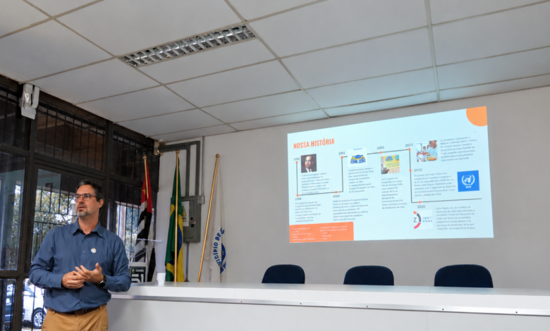 Engenheiro agrônomo Emiliano Graziano durante palestra sobre banco de alimentos em evento de segurança alimentar