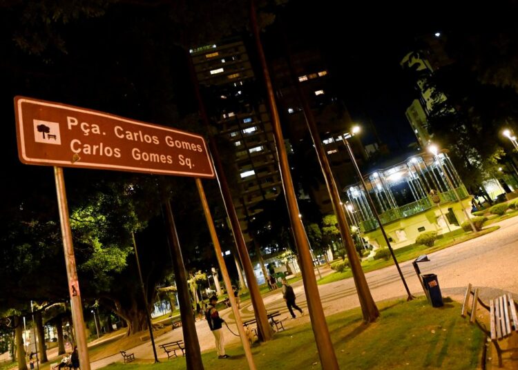 Substituição da iluminação pública convencional por tecnologia LED para reduzir emissões