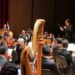 Montagem de Carmina Burana com orquestra, solistas, coros e bailarinos sob regência do maestro Evandro Matté