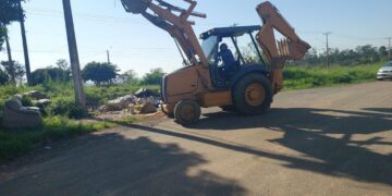 Equipes da Prefeitura de Hortolândia concluem a retirada de lixo e entulho descartados irregularmente em três áreas públicas